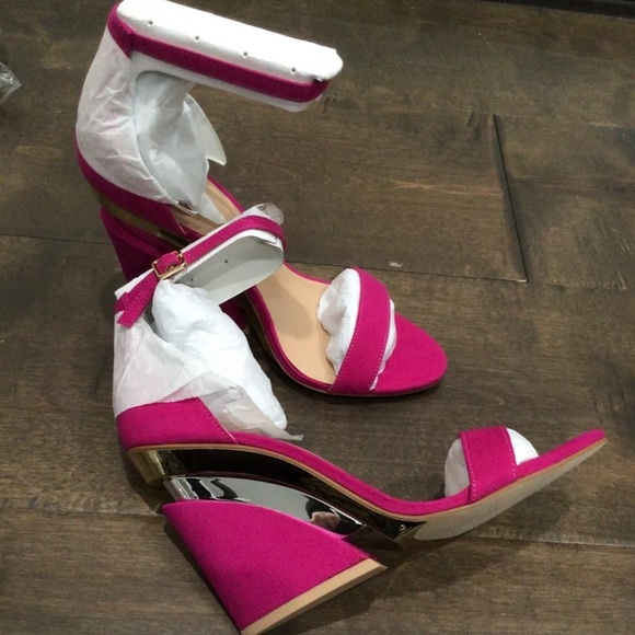 SOLD OUT….. JENNIFER LOPEZ - WEDGE SANDALS - Picture 3 of 3